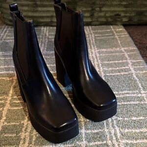 Elegant Black Heeled Boots